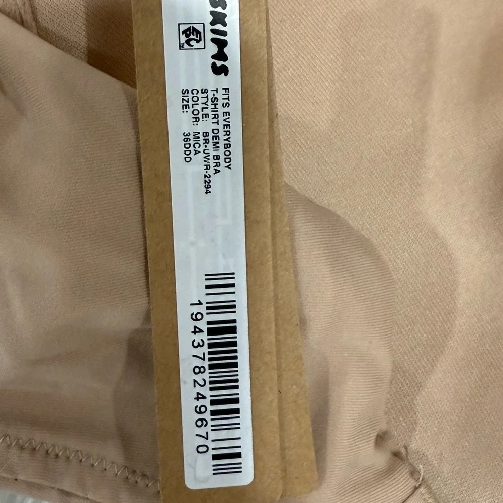 SKIMS FITS EVERYBODY
T-SHIRT DEMI BRA COLOR 
MICA SZ 36DDD - Picture 10 of 11